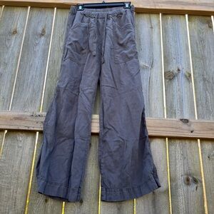 Faherty Wide Leg Drawstring Pants in Washed Charcoal – Size Small